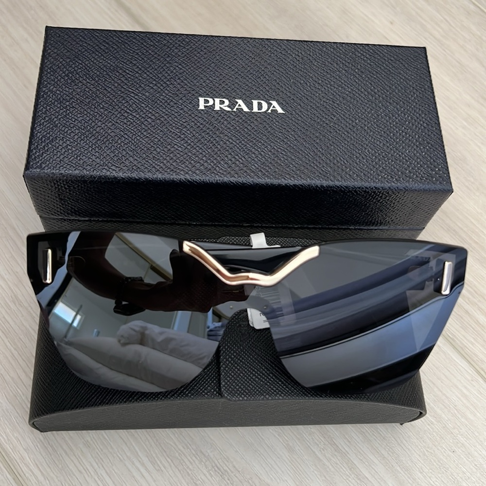 NWT Prada Sunglasses 0PR 16TS